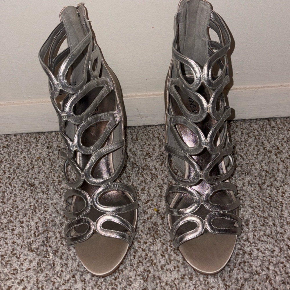 New Nine West dress cut outs formal dress shoes.